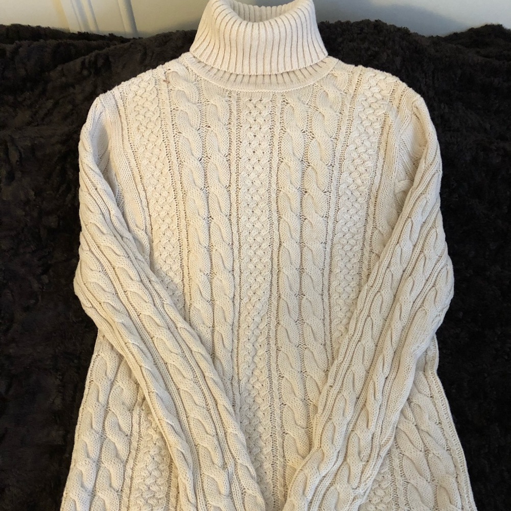 Sweater / cotton / never worn.